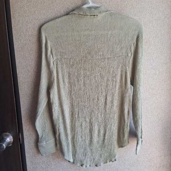 Light Green Crinkle Texture Long Sleeve Button Up Top Small 90s Office Costal - Picture 2 of 5